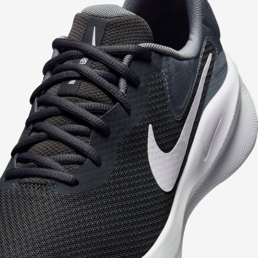 Nike Revolution 7