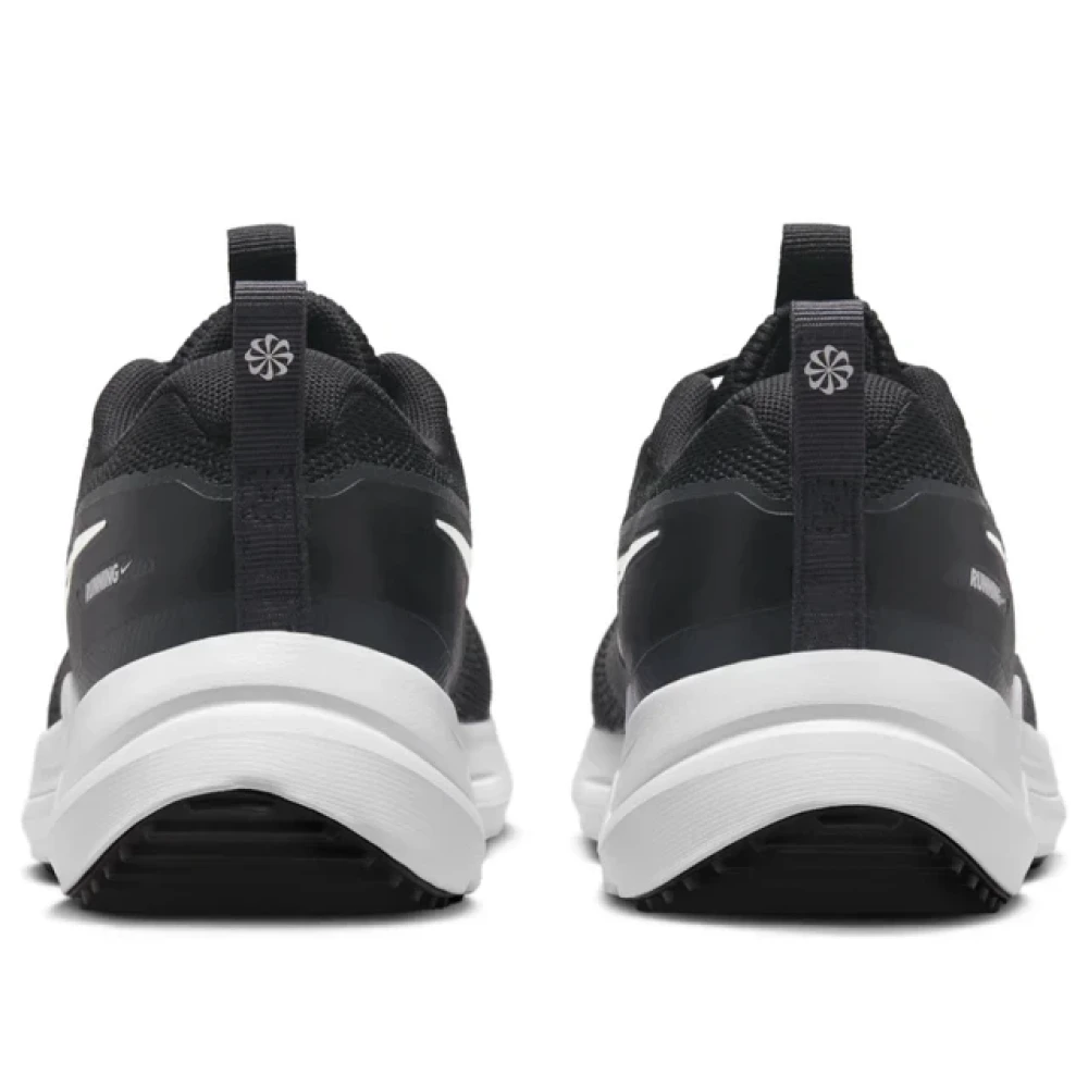 Nike Cosmic Runner