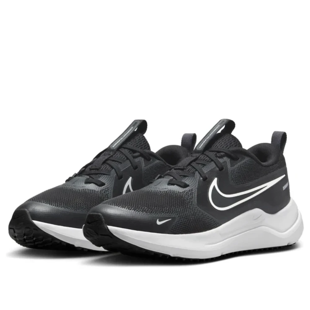 Nike Cosmic Runner