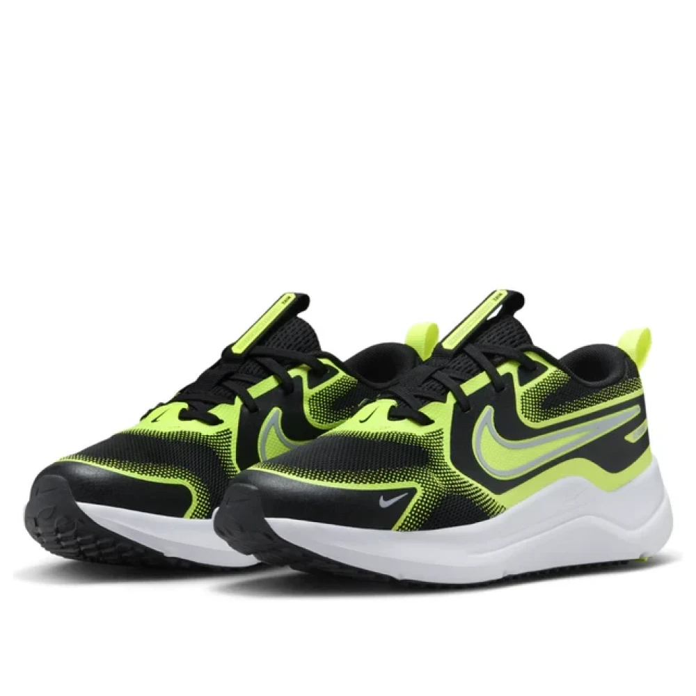 Nike Cosmic Runner